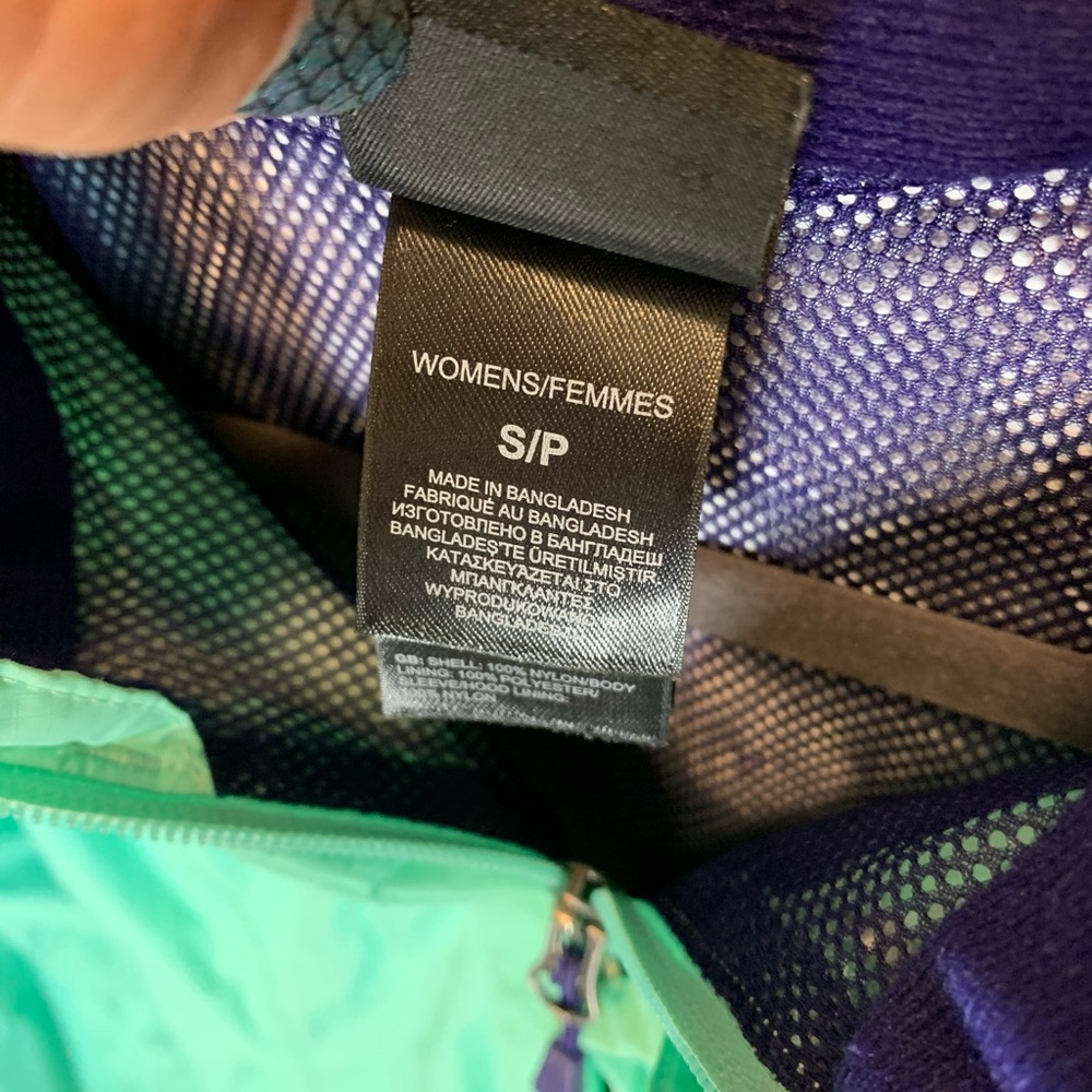 North Face Hyvent Windbreaker - Picture 10 of 11